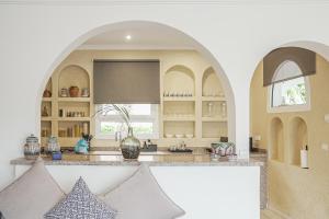 Ocean Breeze 2BR Escape Walk to the Waves