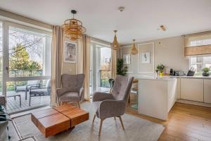 Vicks house with parking and EV chrgr