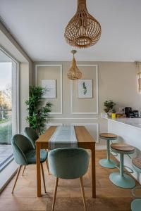 Vicks house with parking and EV chrgr