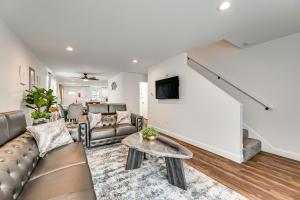 Duplex with Fire Pit about 1 Mi to MGM Springfield!