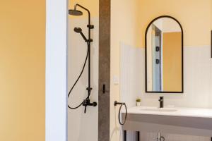 grey l studio apartments Downtown Alexandria Menasce House