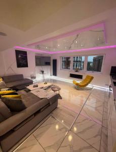 Knightsbridge 2 bedroom apartment overlooking Harrods