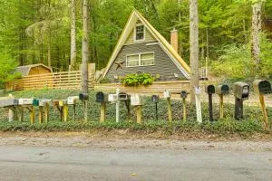 Carrollton Cabin with Patio and Fire Pit! - Dellroy