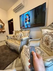 شقة سكنية بغرفتين للإيجار في بوشر موقع مميز وقيمة ممتازة - Ghubrah