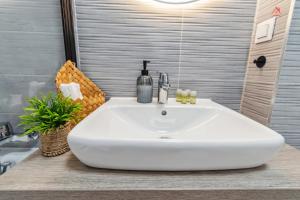 D&A Apartment with Private Parking