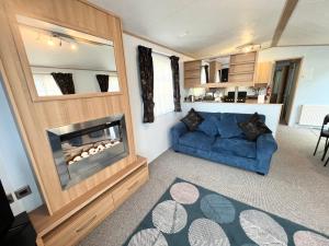 2 Bedroom Caravan NV13, Lower Hyde, Shanklin, Isle of Wight