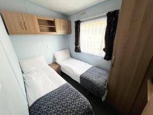 2 Bedroom Caravan NV13, Lower Hyde, Shanklin, Isle of Wight