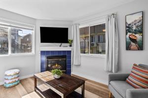 B111 Hot tub, ACx3, parking, coin laundry, near Banff