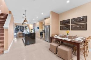 Luxury 4BR Townhouse Next to Disney Orlando 3175