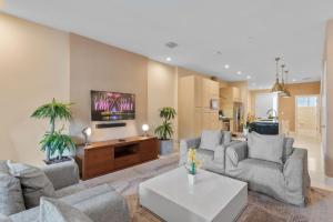 Luxury 4BR Townhouse Next to Disney Orlando 3175