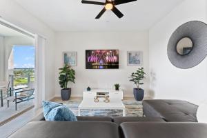 Modern Storey Lake Resort Disney Orlando 3161-405