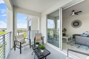 Modern Storey Lake Resort Disney Orlando 3161-405