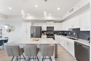 Modern Storey Lake Resort Disney Orlando 3171-302