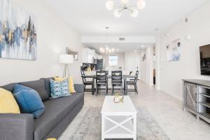 Modern Storey Lake Resort Disney Orlando 3161-305