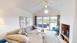 Prospect Lodge at The Bay Filey, sleeps up to 6, and 2 dogs stay for free!