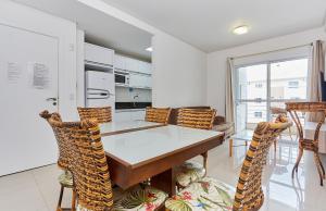 1035 Apartamento agradável e econômico para até 05 pessoas na praia do centro de Bombinhas