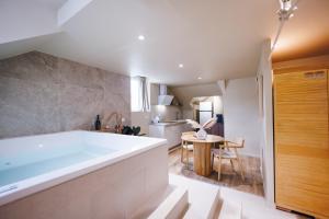 Appartements Eden Room - Luxe, Balneo & Sauna : photos des chambres