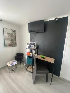 Chambre safari individuelle avec partie commune A 6min de l A26 et 15 min de stOmer, lumbres et aire sur la lys