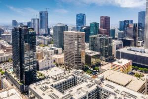 Downtown LA with the breathtaking view 2 bedrooms and parking space