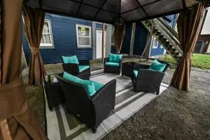 Dual patios, Free Laundry Service, College steps - Atchison