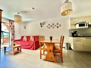 Appartements Residence Pra Sainte Marie - T2 de standing avec piscine au pied du telesiege Sainte Marie MAE-0051 : photos des chambres