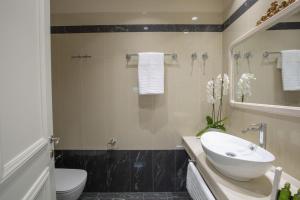 VK Luxury Suites With Private Parking