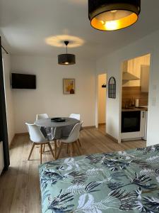 Appartements Studio 2eme etage - Centre-ville - Local velos disponible : photos des chambres