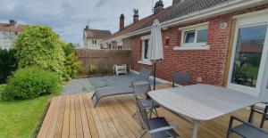 Maisons de vacances Maison confortable, terrasse et jardin a Amiens : photos des chambres