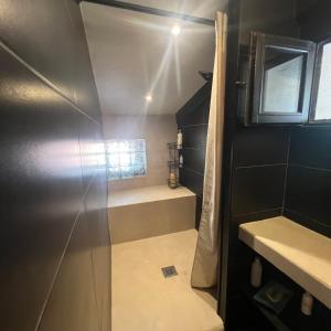 Sejours chez l'habitant Bastide de Garidelle : Chambre Deluxe (1 Adulte + 2 Enfants)
