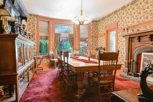 Hummingbird Gardens B&B