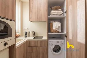 Romantic Rooftop with Acropolis View & Whirlpool!