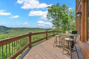 Luxury 4Br Game Room Hot tub long-range Mtn view