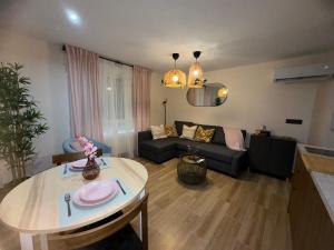 Suite luminosa en el centro con PARKING VIGILADO GRATIS centro histórico Picón Center