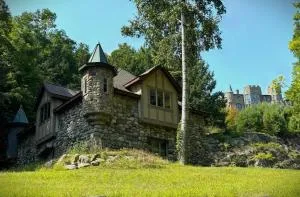 HIGHLANDS CASTLE overlooking Lake George plus 2 other CASTLES & SUITES - 博尔顿兰丁