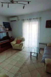 Apartments with parking space Postira, Brac - 2948