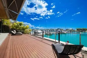 Airlie Beach Marina-Front Luxury at 10 The Cove - Shute Harbour