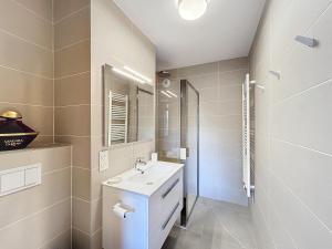 Appartements Appartement neuf 4 chambres proche Lac Bio, parking, wifi - FR-1-560-108 : photos des chambres