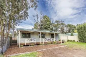 JoY's Guesthouse - Lance Field