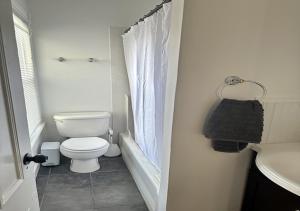 Sweet Escape, 2BR apt in BEACH community, Only 1 hr to NYC!