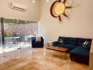 Cozy family house with pool