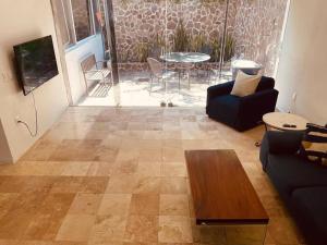 Cozy family house with pool