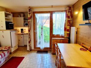Appartements Charmant T2 avec terrasse, proche pistes, parking gratuit - FR-1-755-21 : photos des chambres