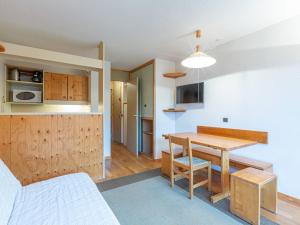 Valmorel: 2 Pièces, Balcon Sud, Proche Pistes et Remontées - FR-1-356-485