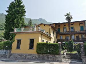 Cosy studio step from the Iseo lake.