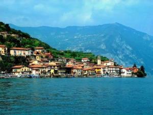 Cosy studio step from the Iseo lake.