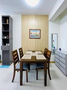 16 Cozy and Spacious Studio