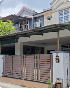 Shakira homestay