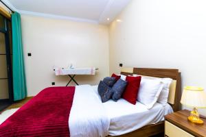 Modern luxe 2 BED Apt with pool & Gym