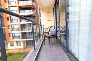 Modern luxe 2 BED Apt with pool & Gym