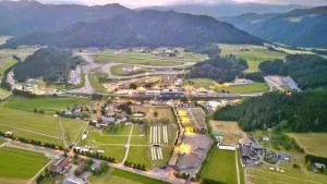 GrandPrixCamp, closest to the Red Bull Ring, up to 4 guests in a tent - 采尔特韦格